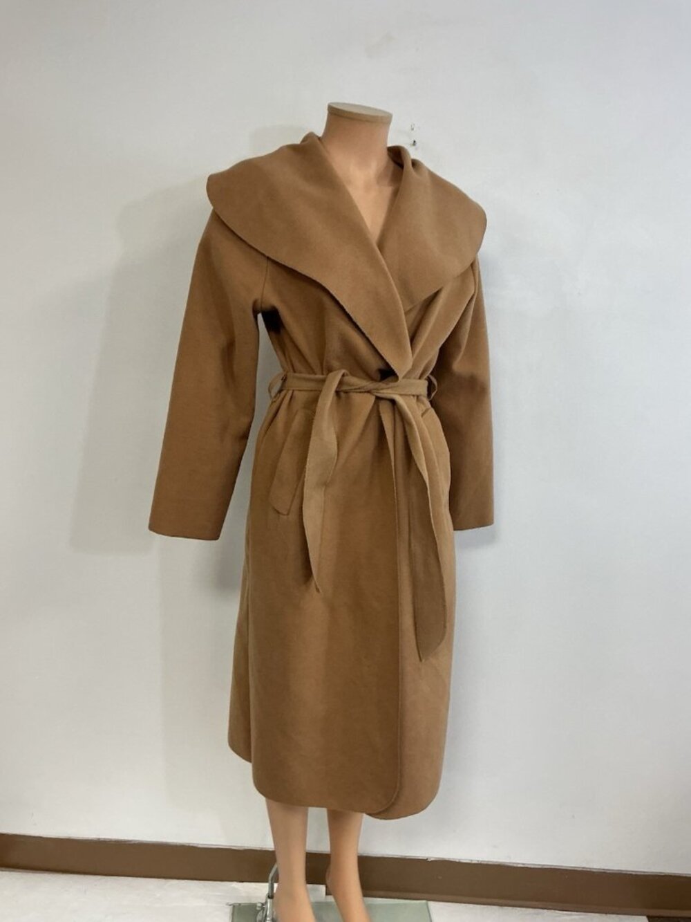 Long Wool Camel Coat Belted Made in Italy Womens Medium - Picture 5 of 8